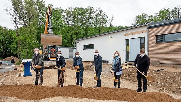 Beim historischen Spatenstich (v.&nbsp;l.): Bernd Drummer, Thorsten Glauber, Christian Sponsel, Uwe Kirschstein, Elisabeth Simmerlein und Hermann Ulm