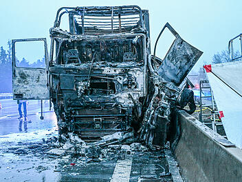 Unfall auf spiegelglatter Autobahn bei N&uuml;rnberg