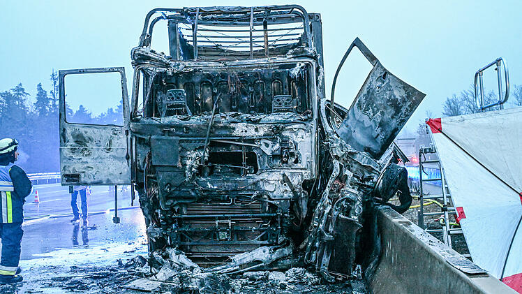 Unfall auf spiegelglatter Autobahn bei N&uuml;rnberg