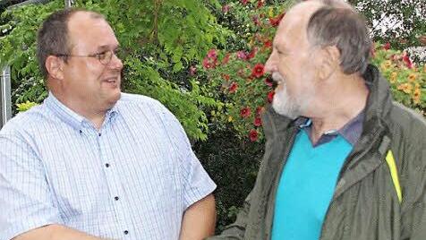 SPD-Ortsvereinsvorsitzender Axel Knauff (links) mit Peter Will Foto: Dieter Britz
