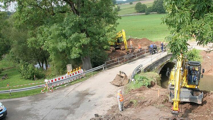 Blick auf Bergungsarbeiten an der Eselsbrücke bei MeschenbachFoto. Michael Stelzner