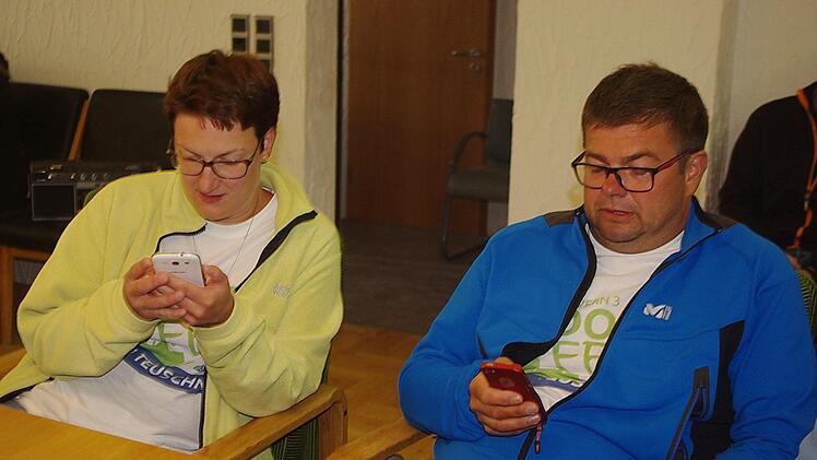 Bis zum Schluss wird gevotet.  Foto: Heike Sch&uuml;lein