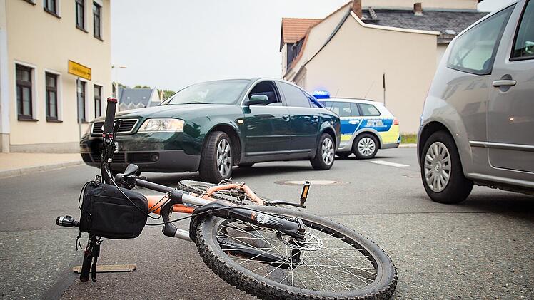 Höchstadt: Mädchen wird von Auto erfasst - 14-jährige Radfahrerin schwer verletzt