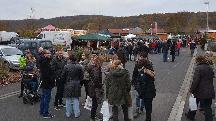 Impressionen vom Weihnachtsmarkt der Lebenshilfewerkstatt Nüdlingen. Foto: Peter Rauch
