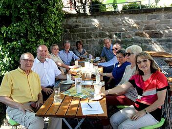 Eine Kaffeepause der Franzosen mit der SPD Herzogenaurach im Cafe Römmelt.