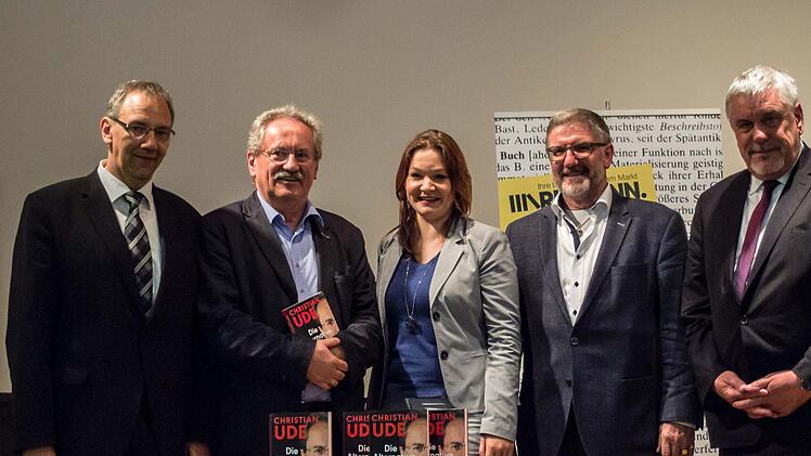 "Die Alternative oder: Macht endlich Politik!": Christian Ude stellte sein neues Buch in Coburg vor. Foto: Jochen Berger