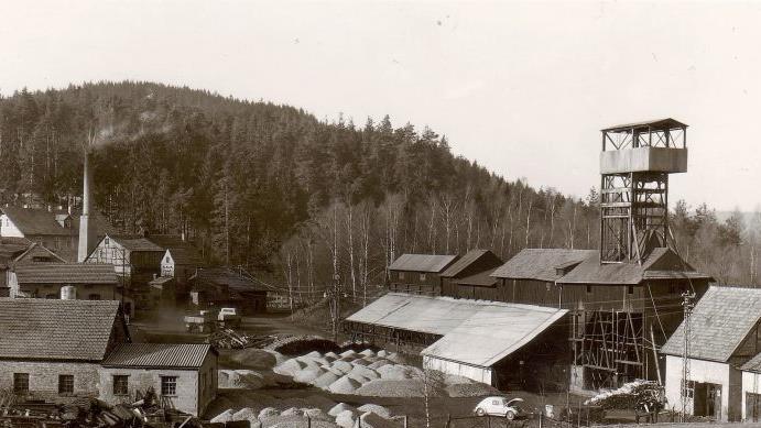 Die Steinkohlenzeche "St. Katharina" im Jahr der Stilllegung. Die Schachtanlagen wurden mit Kies verfüllt.Gerd Fleischmann
