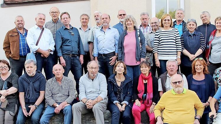 Der Jahrgang 1952/53 kam in Münnerstadt zu einem Klassentreffen zusammen. Mehr als 30 ehemalige Mitschüler nahmen am Treffen teil. Foto: Heike Beudert