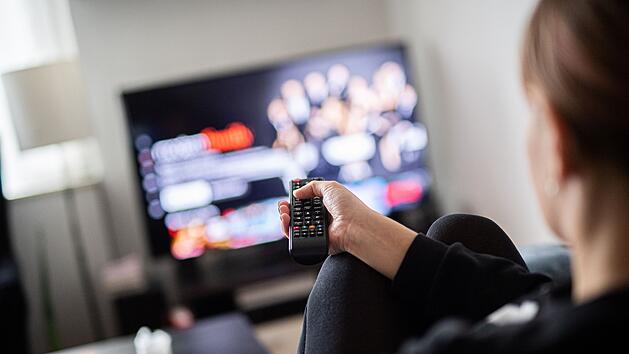 Personen, die viel fernsehen, gelten laut Studie als langweilig.