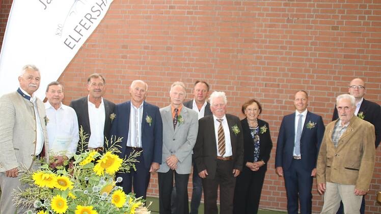 Kreisobmann Peter Hart ehrte (von links) Alfred Wolz, Albrecht Leurer, Manfred Lutz, Oliver Niebusch, Elmar Wahler, Richard Müller (alle 25 Jahre ), daneben Karin Renner und Bürgermeister Johannes Krumm sowie Herbert Sitzmann (40 Jahre)  aus. Ganz...
