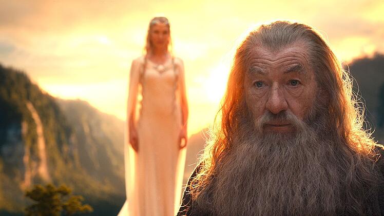 Gandalf (Ian McKellen) und Galadriel (Kate Blanchet) machen sich Sorgen um die dunkle Macht, die ganz Mittelerde bedroht.
