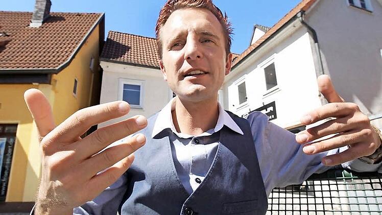 Politik muss für die Menschen greifbar sein. SPD-Kreisvorsitzender Andreas Hügerich will mit Leidenschaft für Lichtenfels, seine Politik und sich selbst werben. Am 16. März 2014 möchte er zum Bürgermeister der Stadt gewählt werden. Foto: Tim Birkner