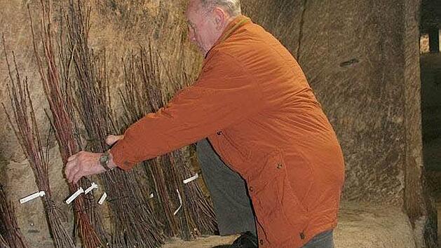 Gut gek&uuml;hlt und schattig gelagert warten die Edelreiser auf den Fr&uuml;hling. Foto: Thomas Neder