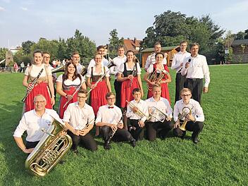 Der "Büddl Express" in seinem neuen Outfit anlässlich des Konzertes auf der Seebühne Foto: Heike Schülein