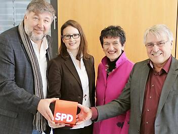 Das Kandidatentrio der Bamberger SPD f&uuml;r die anstehenden Wahlen (von links): Klaus Stieringer (Bezirkstagskandidat), Miriam M&uuml;ller (Landtagskandidatin/Zweitstimme), Inge Aures (Vizepr&auml;sidentin des Bayerischen Landtags), Heinz Kuntke (Landtagskandidat/Erstimme) Foto: privat