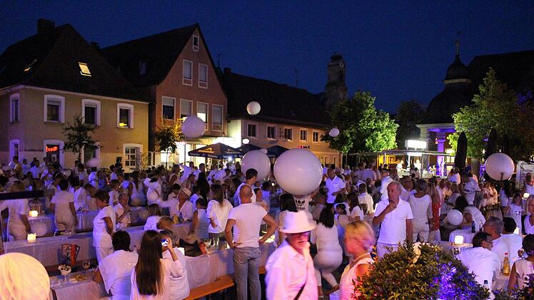 Die Atmosphäre auf dem Marktplatz war einzigartig.   Foto: Evi Seeger