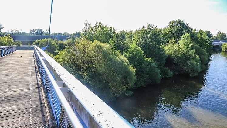 Ein 28-Jähriger ist in Forchheim ums Leben gekommen. Seine Leiche wurde am Mittwochmorgen im Main-Donau-Kanal entdeckt. Foto: NEWS5 / Merzbach