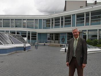 Schulleiter Hans-Jürgen Lichy, Leiter der Staatlichen Berufsschule Lichtenfels, ist darum bemüht, den Standort attraktiv zu halten. Foto: R. Popp