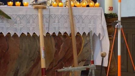 Die Kirche war passend zum Feldgeschworenentag geschmückt. Foto: Anton Then