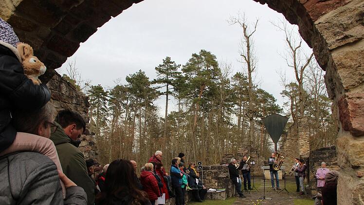 Zahlreiche Menschen waren beim Saisonstart der Bergzeit im vergangenen Jahr dabei. Am kommenden Sonntag startet die diesjährige Bergzeit auf dem Michelsberg.  Foto: Archiv/Heike Beudert