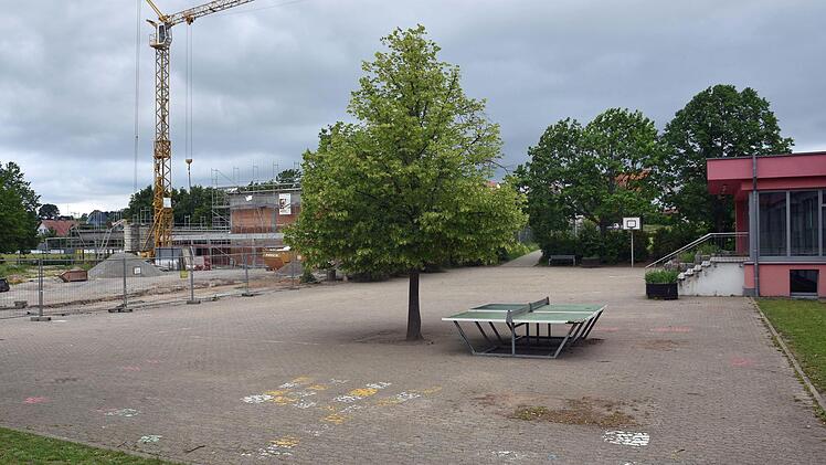 Voraussichtlich im kommenden Jahr beginnen die Arbeiten zur Neugestaltung des Umfelds der Johann-Peter-Wagner-Grund- und Mittelschule, der Turnhalle und des Dorfgemeinschaftshauses sowie der Kindertagesstätte in Obertheres.