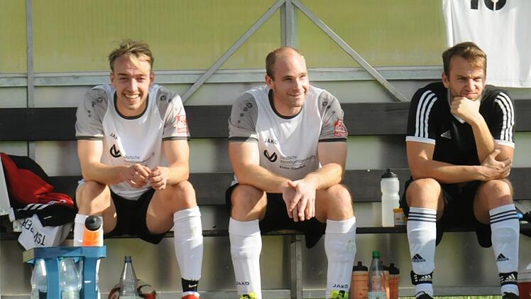 Gute Laune auf der Spielerbank des TSV Oberthulba. Foto: ssp