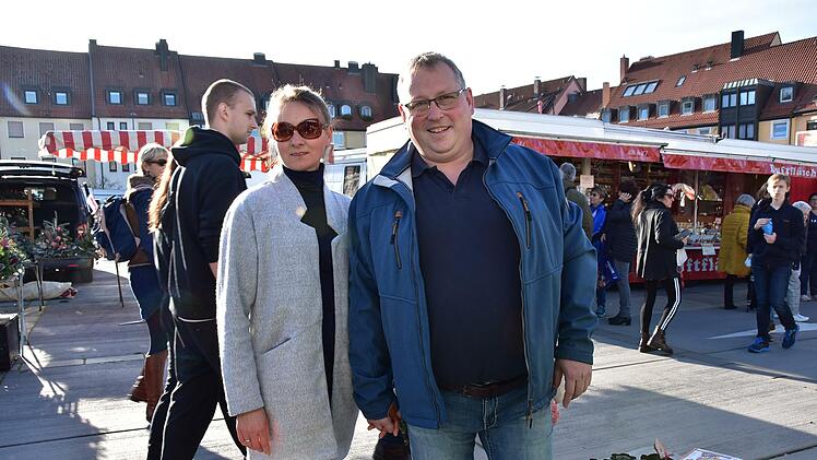 Bernd und Irina Kotschenreuther genossen den sonntäglichen Marktausflug - Foto Uschi Prawitz
