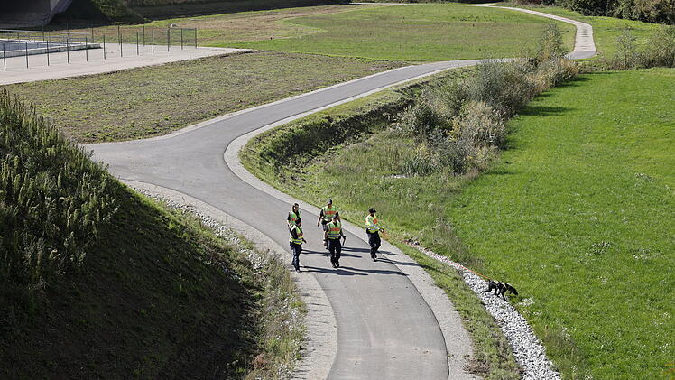 Erlangen: Bewaffneter &Uuml;berfall auf Lottogesch&auml;ft - Polizeihubschrauber und Hundestaffel im Einsatz