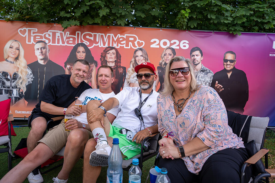 Mit vielen internationalen und nationalen Live-Acts.