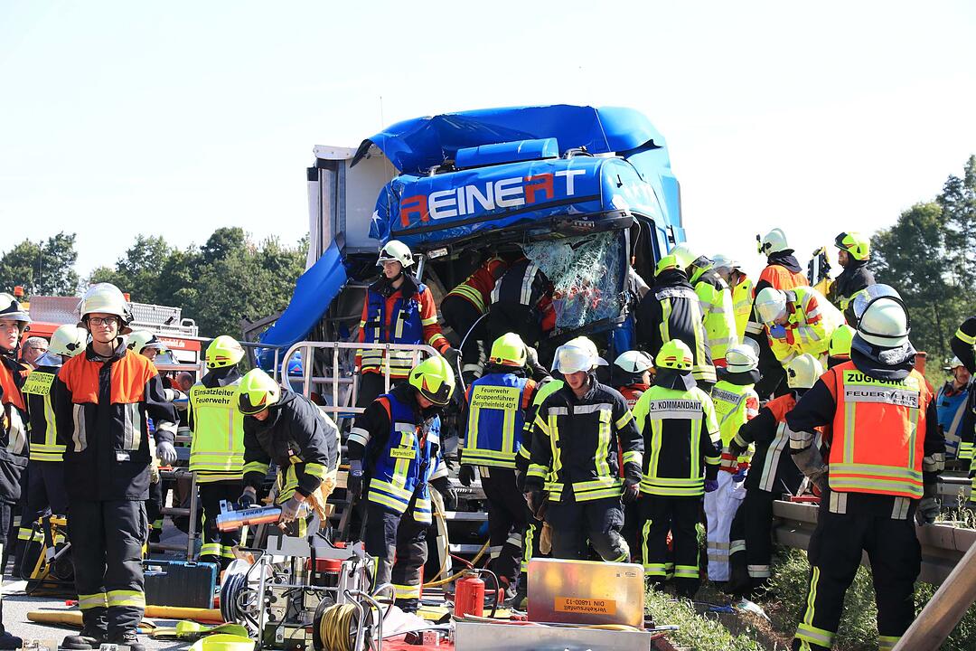 Lkw-Unfall bei Schweinfurt: Es geht um Leben und Tod - und die Rettungsgasse bleibt dicht