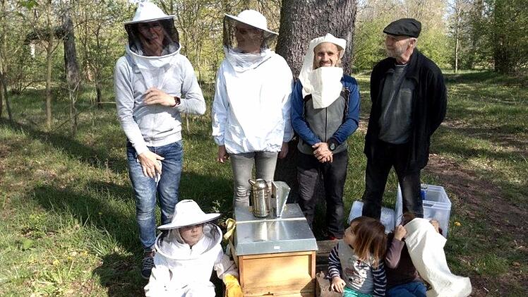 Treffen am Zeidlerhaus auf der Herzo Base    Foto: Richard Sänger