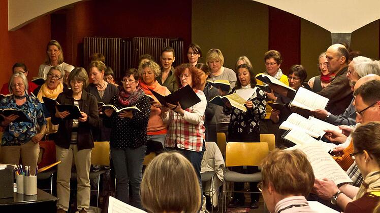 Der Coburger Bachchor bei der ProbenarbeitFoto: Jochen Berger