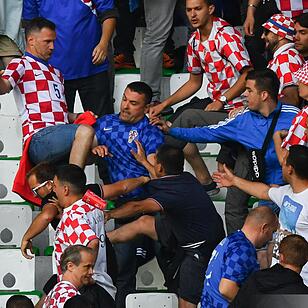 Schwere Fanausschreitungen bei EM-Spiel zwischen Kroatien und Tschechien