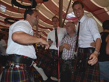 Ob Schottenrock oder Lederhose - das Kulmbacher Bierfest lässt sich in jeder Bekleidung genießen. Fotos: Dieter Hübner und Sonja Adam