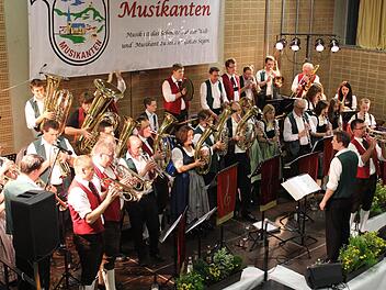 Die Weilersbacher Musiker machten ihrem Publikum viel Spaß. Fotos: Amon