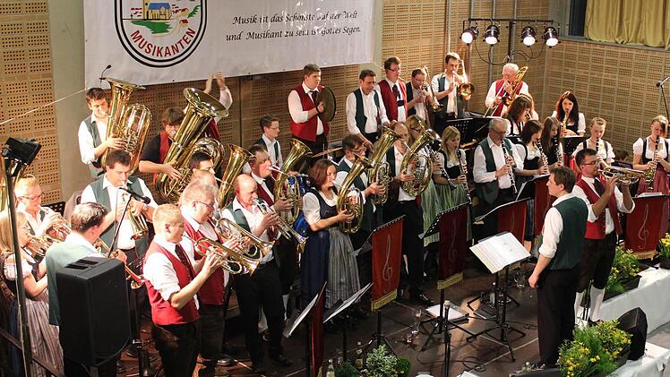 Die Weilersbacher Musiker machten ihrem Publikum viel Spaß. Fotos: Amon