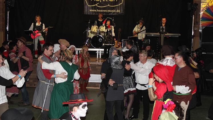 Poxdorfer im Faschingsfieber  Foto: fra-press