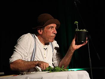 Der amerikanische Clown Peter Shub bei seinem Auftritt in Eggolsheim.  Foto: Mathias Erlwein