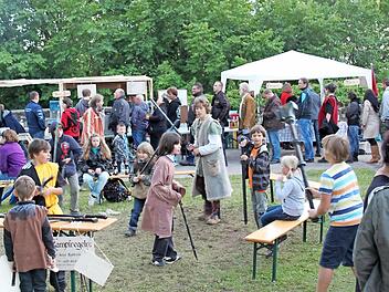 Lange Wartezeiten: Auf dem Mittelalter-Spektakel auf der Lauterburg im vergangenen Sommer gab es Probleme mit der Getränke- und Speisenversorgung, die dem Rödentaler Heimatverein oblag. Fotos: Coburger Mittelalterverein/CT