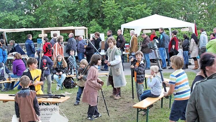 Lange Wartezeiten: Auf dem Mittelalter-Spektakel auf der Lauterburg im vergangenen Sommer gab es Probleme mit der Getränke- und Speisenversorgung, die dem Rödentaler Heimatverein oblag. Fotos: Coburger Mittelalterverein/CT