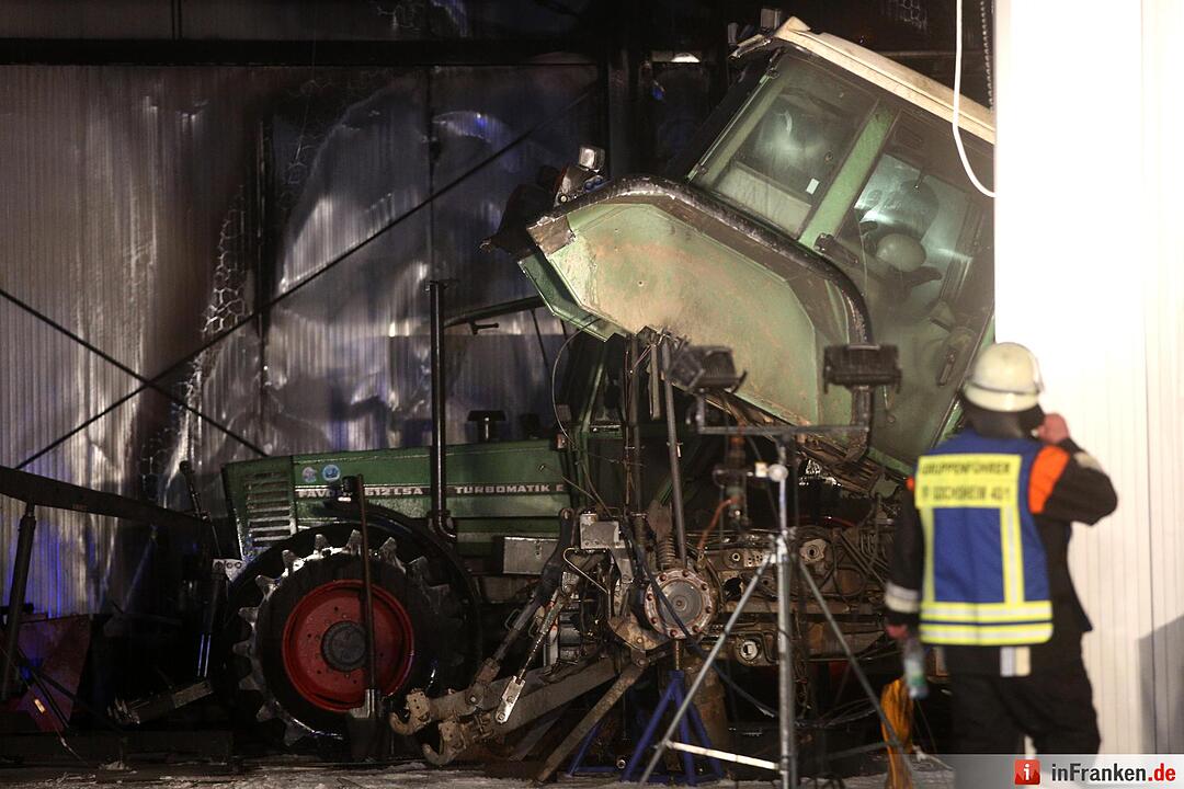 Schonungen: Werkstatthalle steht in Flammen