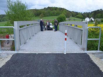 Mit der neuen Brücke über die Itz, kann der Radweg zum Froschgrundsee wieder wie gewohnt genutzt werden. Foto: Rainer Lutz