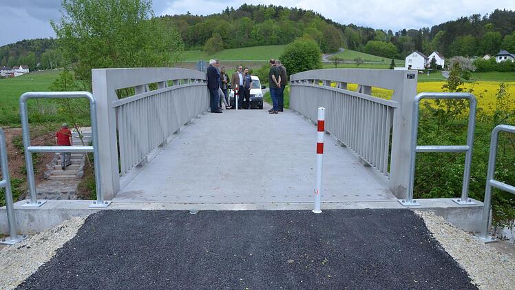 Mit der neuen Brücke über die Itz, kann der Radweg zum Froschgrundsee wieder wie gewohnt genutzt werden. Foto: Rainer Lutz