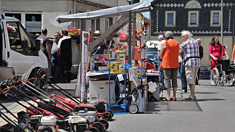 Auch Kleingeräte, wie hier Rasenmäher verschiedener Typen, wurden ausgestellt. Fotos. hellmut Will
