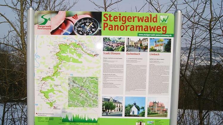 Ähnlich wie die Informationstafeln des Premium-Wanderweges "Steigerwald-Panoramaweg" sollen künftig diejenigen an den Wanderwegen in den Fünf-Sterne-Gemeinden aussehen.Sabine Weinbeer