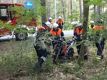Bei einem Motorradunfall bei Boxbrunn im Kreis Erlangen-H&ouml;chstadt ist ein 22-J&auml;hriger schwer verletzt worden.  Foto: NEWS5 / Merzbach