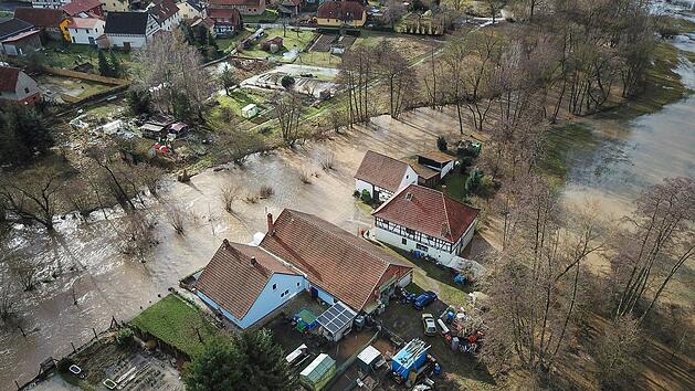 Hochwasser in Unterfranken: Kleiner Bach verwandelt sich in größeren Strom