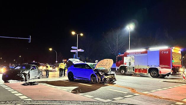 Unfall in Bamberg: Autofahrerin ignoriert rote Ampel - mehrere Verletzte