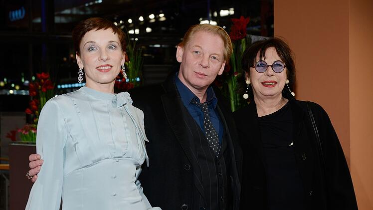 Meret (l.) und Ben Becker trauern um ihre Mutter Monika Hansen.