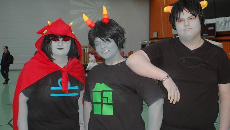 Mal sehen ob Christin Brückner, Sabrina Dürr und Patrick Fialkowski alias Terezi Pyrobe, Homestuck und Karkat Vantas den Kostümwettbewerb (Cosplay) gewinnen. Fotos: Sophie Arnold